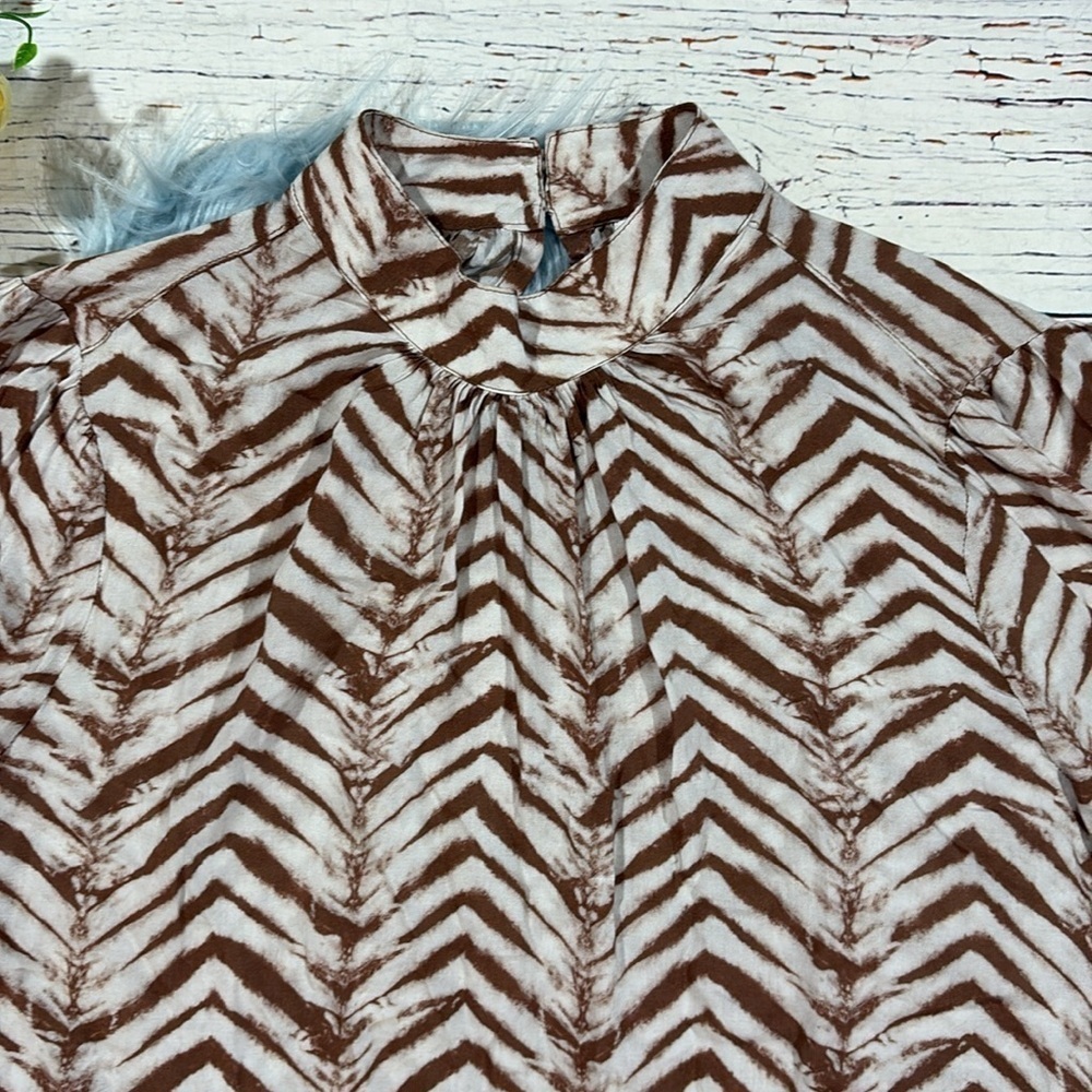 Bella Dahl Mock Neck Smocked Blouse in Golden Chevron Print - Picture 5 of 8